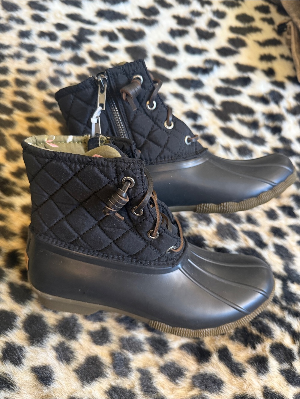 NWOB SPERRY SALTWATER DUCK BOOT BLACK QUILTED LEATHER LACES 6.5